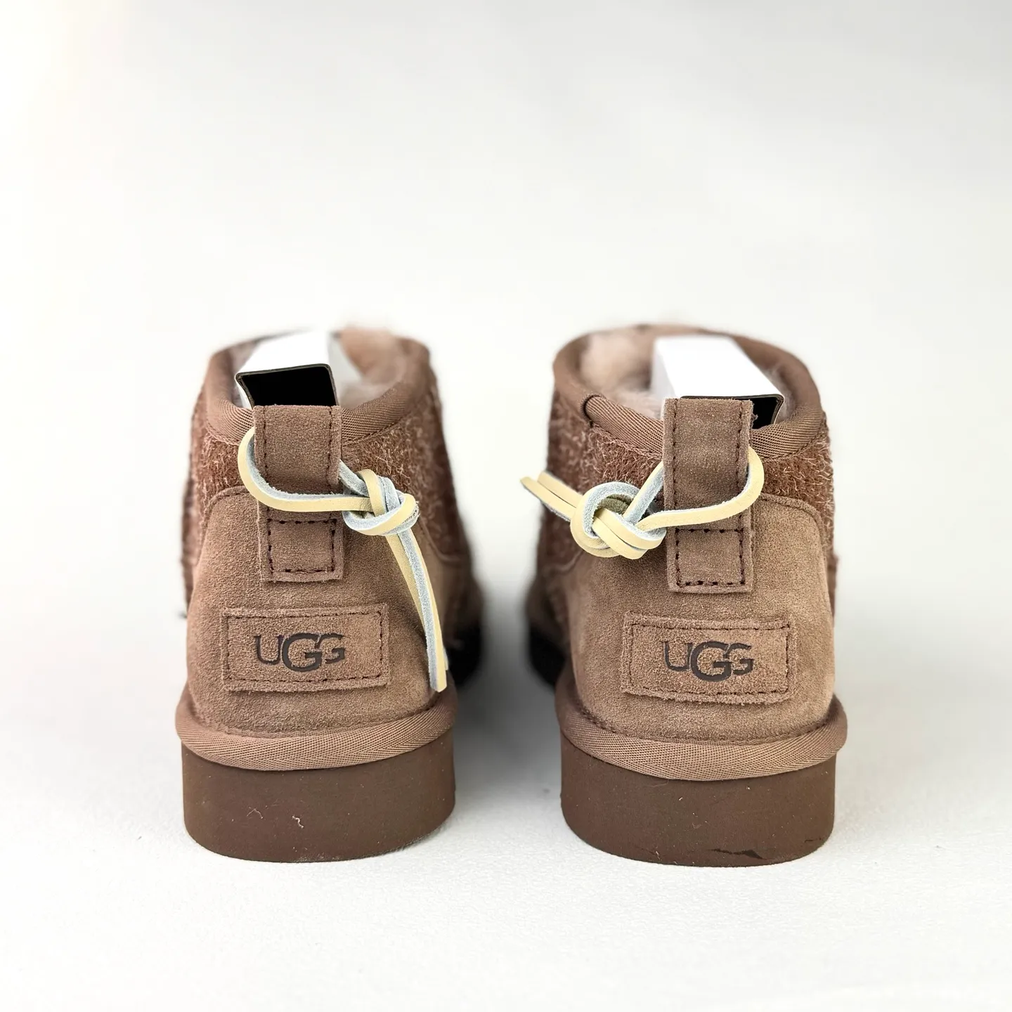 💰520 📦25 New Products for Autumn and Winter | Biarritz · UGG New Products for Autumn and Winter Classic Novelty Series (Biarritz Style) 🔥 I have been recently picked up by this Biarritz model ￼￼[草草R][草草R][草草R] 📦The entire series of Biarritz is now online ❄️There are Tasman slip-ons and ultra-short boots suitable for autumn and winter. ✔️🔘 Tasman Biarritz model Shoe size: 36-40 Color: mustard seed/light oak brown ✔️🔘Classic super short boots Biarritz model shoe size: 36-40 Color: mustard seed/light oak brown 🍁Let’s create our own uniqueness together this autumn and winter ✔️ In the collision of classics and personality 💫 Find your unique relaxed style 😎 This style is very UGG!